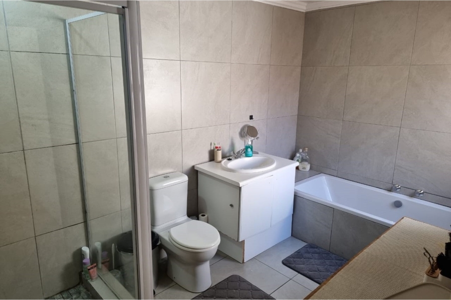 5 Bedroom Property for Sale in Pecanwood Estate North West